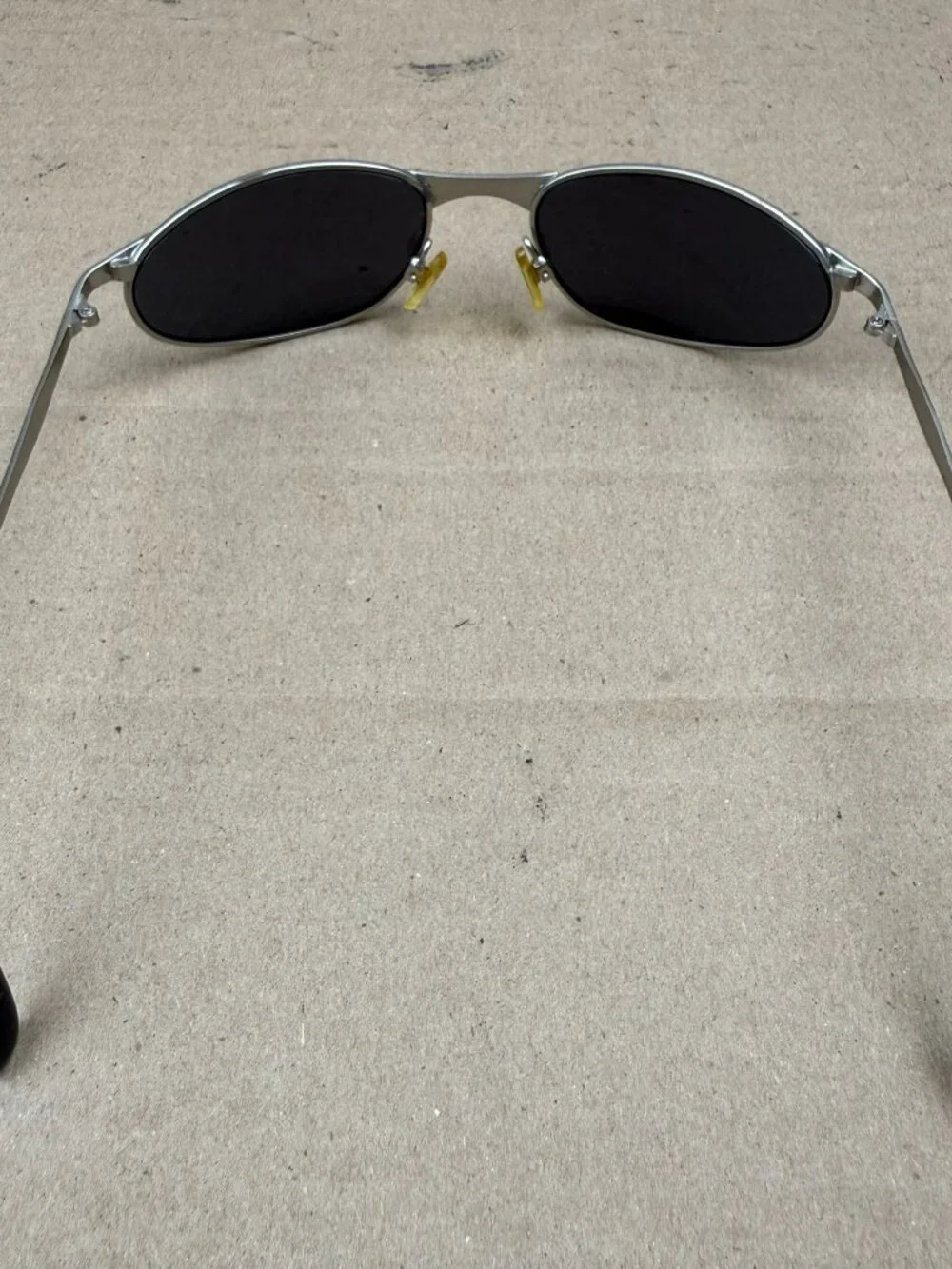 Men's Vintage Style Silver Frame Sunglasses - DAMAGE: Scratches on Lens